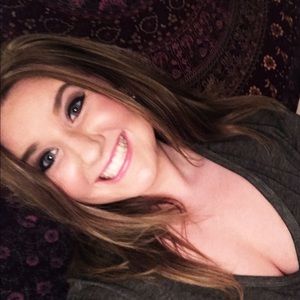 Meet your Posher, Abigail